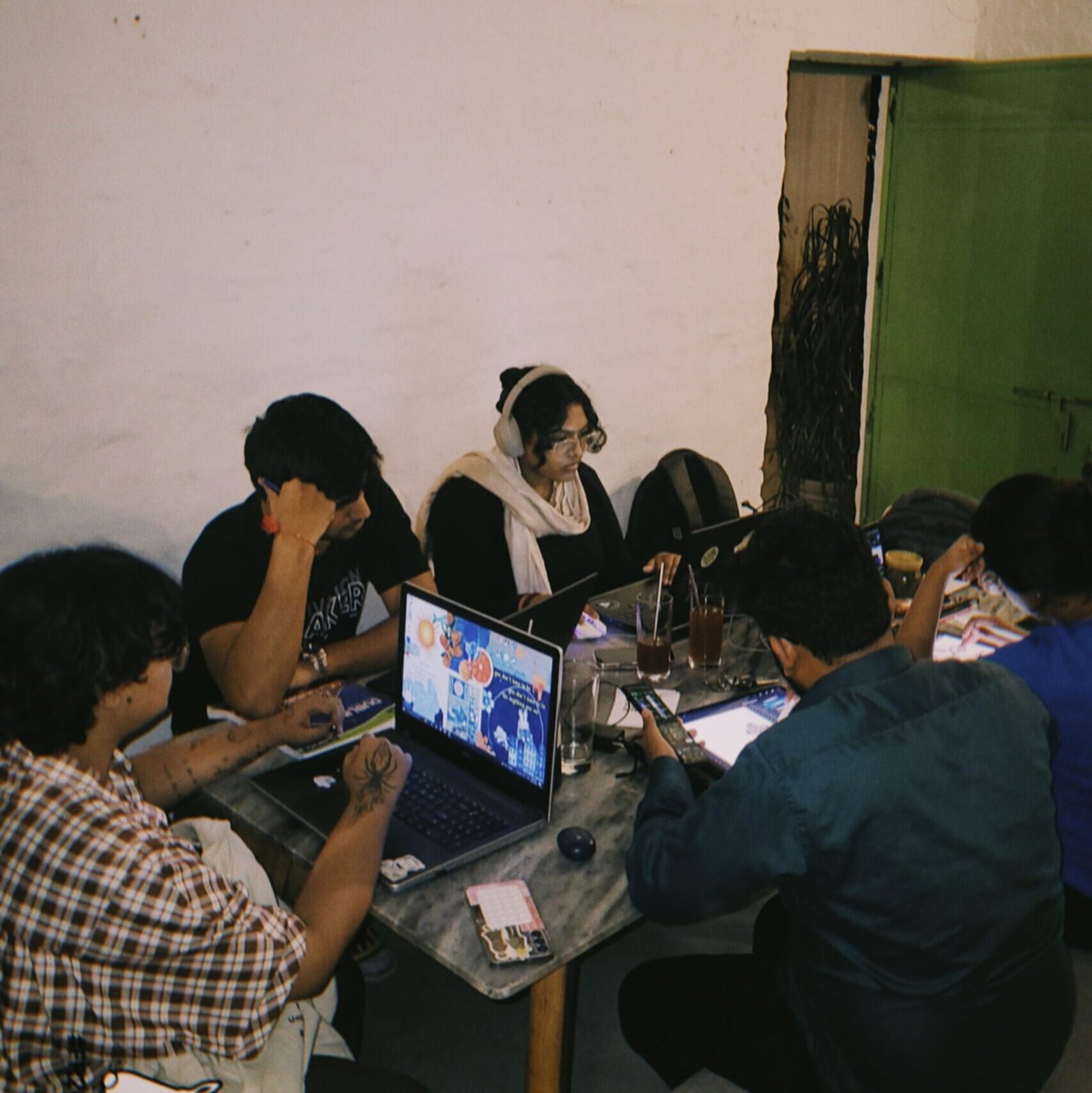 Shot with NOMO CAM #FR2. Shot with NOMO CAM #FR2.